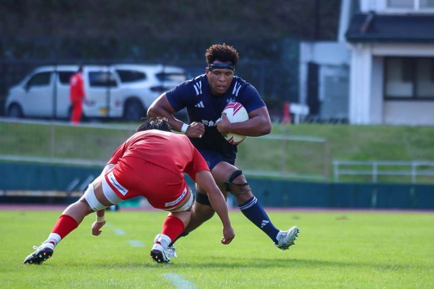 サッカーの試合をしている野球選手

AI 生成コンテンツは誤りを含む可能性があります。