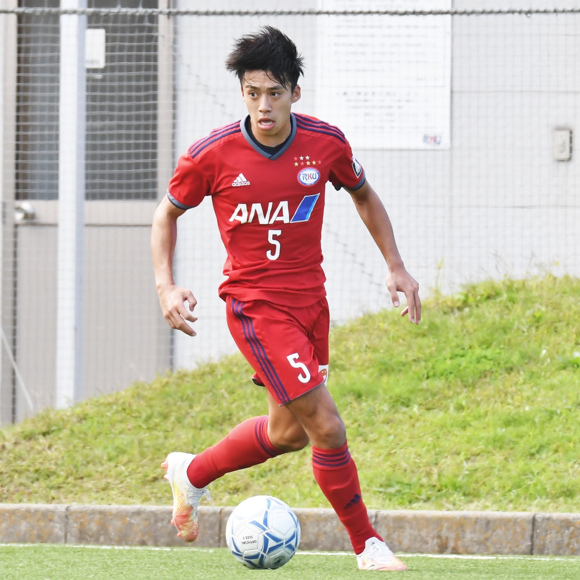 流通経済大学サッカー部ユニ一式赤ユニ一式写真撮りました